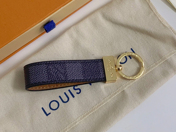 ブランドキーホルダー着用イメージ